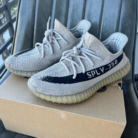 adidas Yeezy Boost 350 V2 - Picture 1 of 13